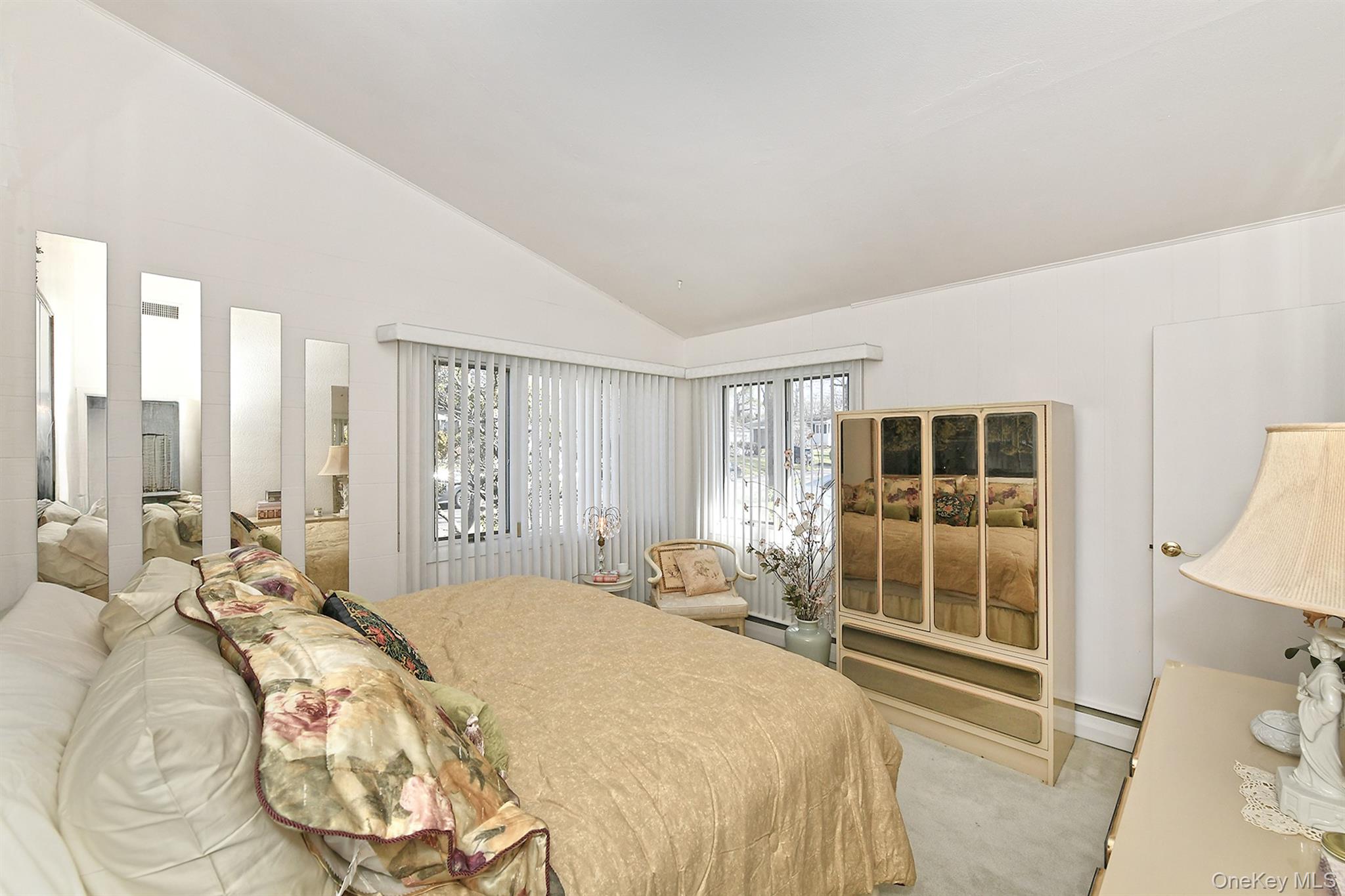 #17 photo, 22 Pioneer Boulevard, সাফোক কাউন্টি South Huntington , NY 11746