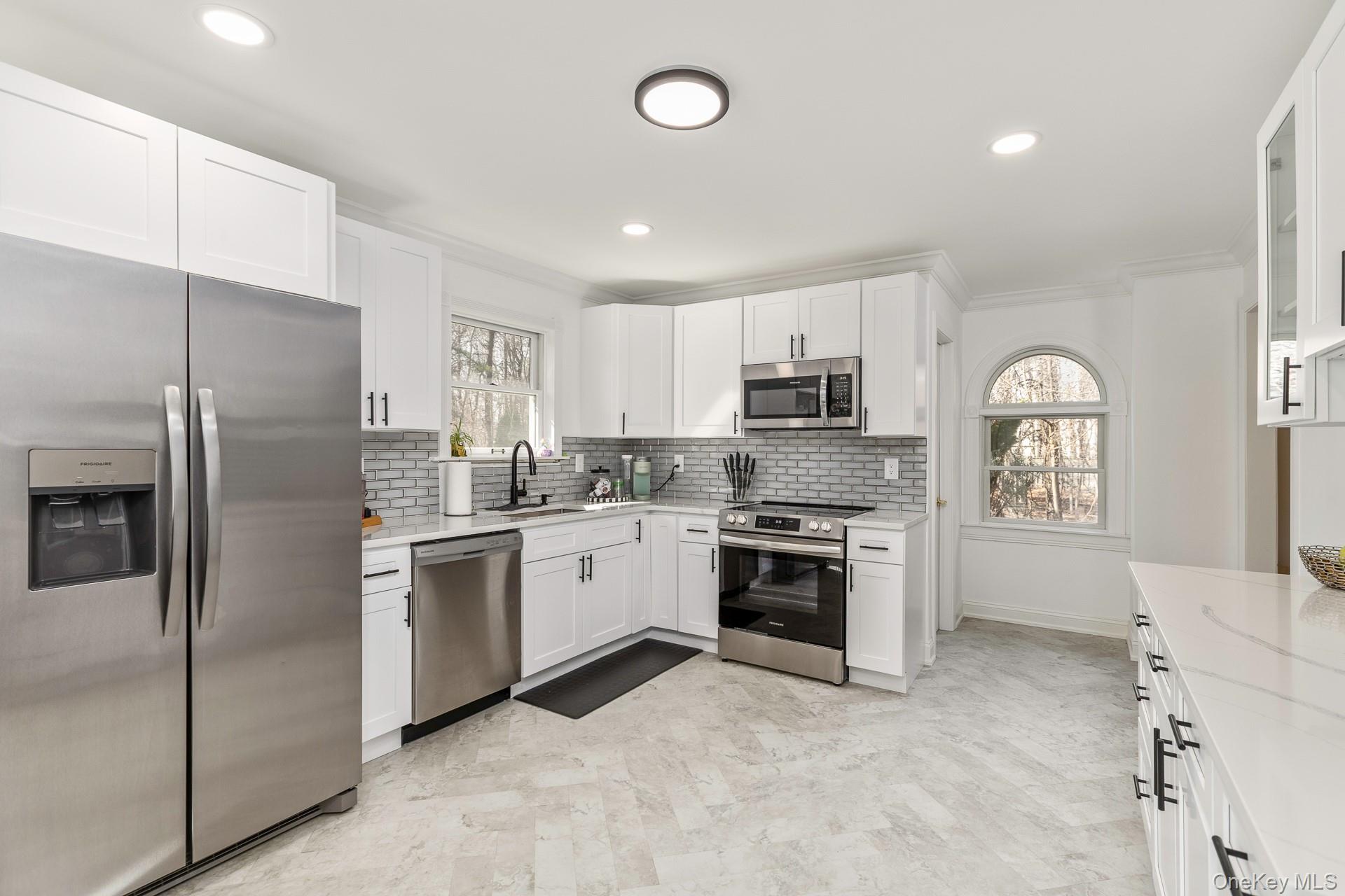 #4 photo, 10 Tall Oaks Court, Manorville , NY 11949