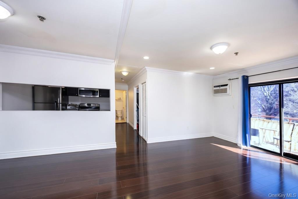 #8 photo, 141-16 84th Drive, कुईंस Briarwood , NY 11435