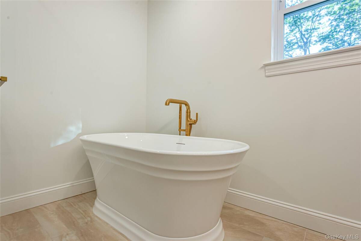 #15 photo, 457 Pond Path, সাফোক কাউন্টি East Setauket , NY 11733