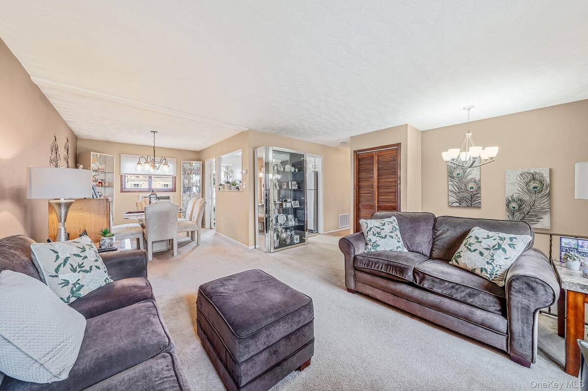 #1 photo, 141 Conerty Street, সাফোক কাউন্টি Brentwood , NY 11717