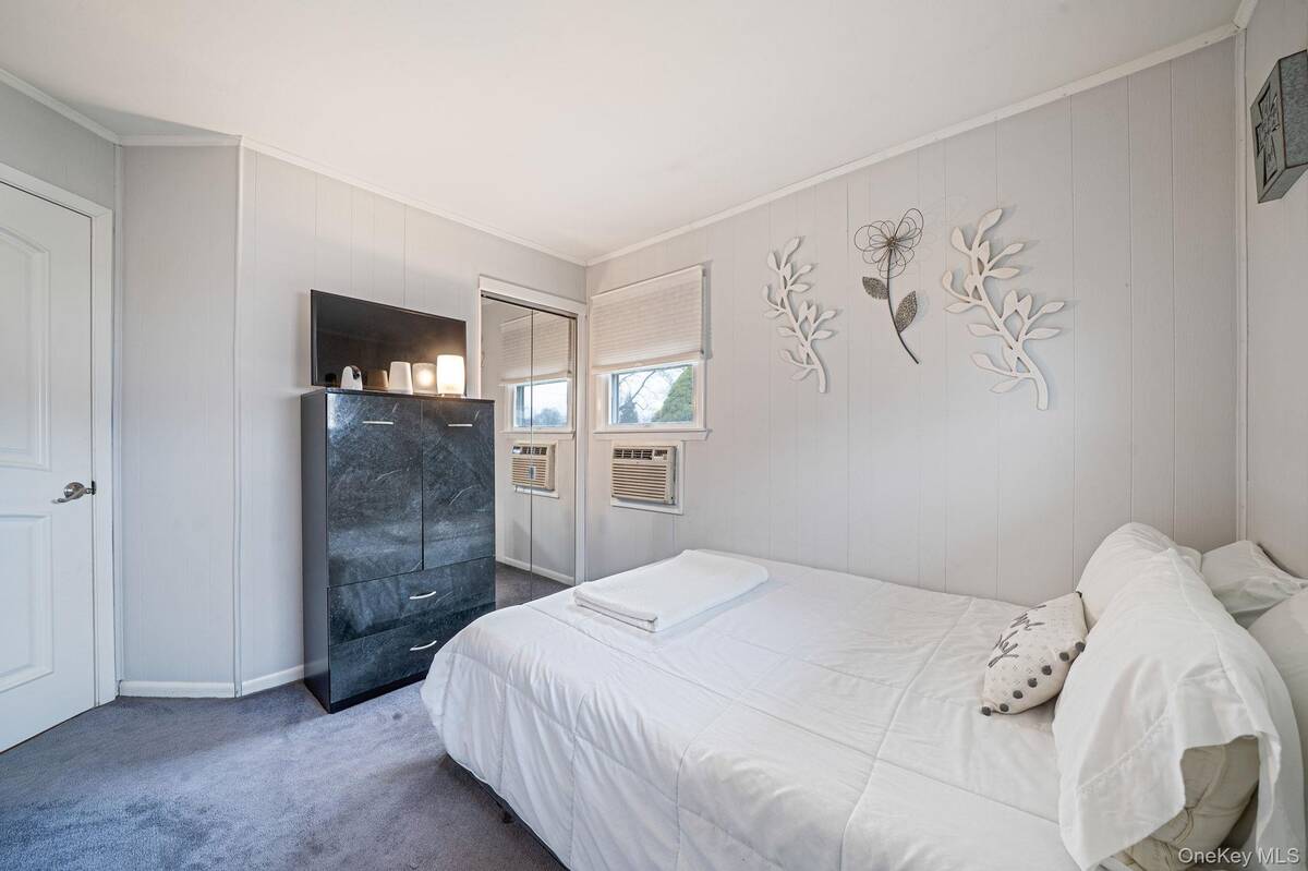 #12 photo, 141 Conerty Street, সাফোক কাউন্টি Brentwood , NY 11717