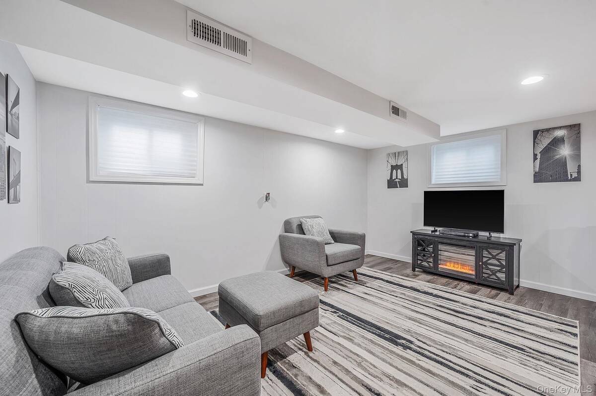 #15 photo, 141 Conerty Street, সাফোক কাউন্টি Brentwood , NY 11717