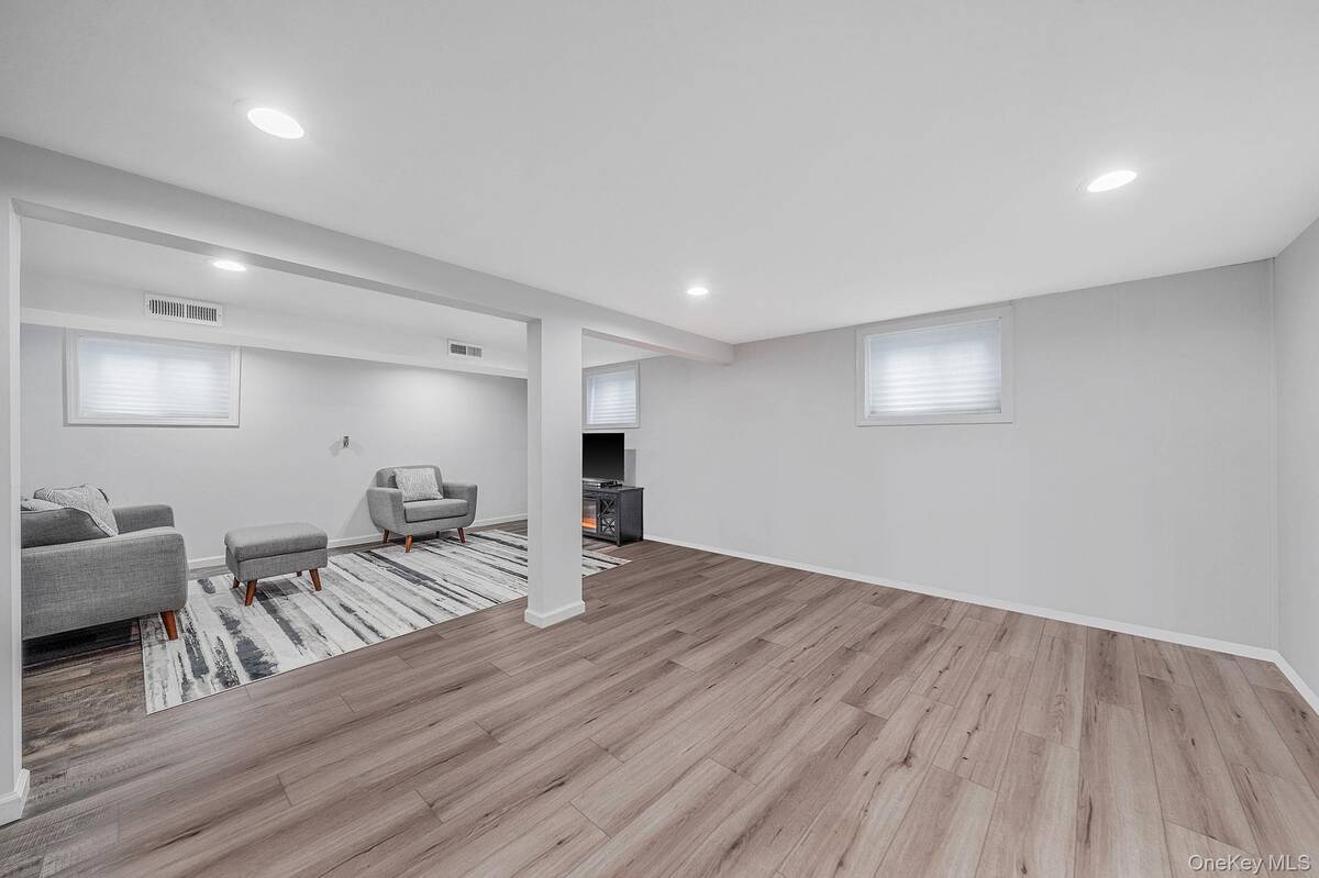 #17 photo, 141 Conerty Street, সাফোক কাউন্টি Brentwood , NY 11717