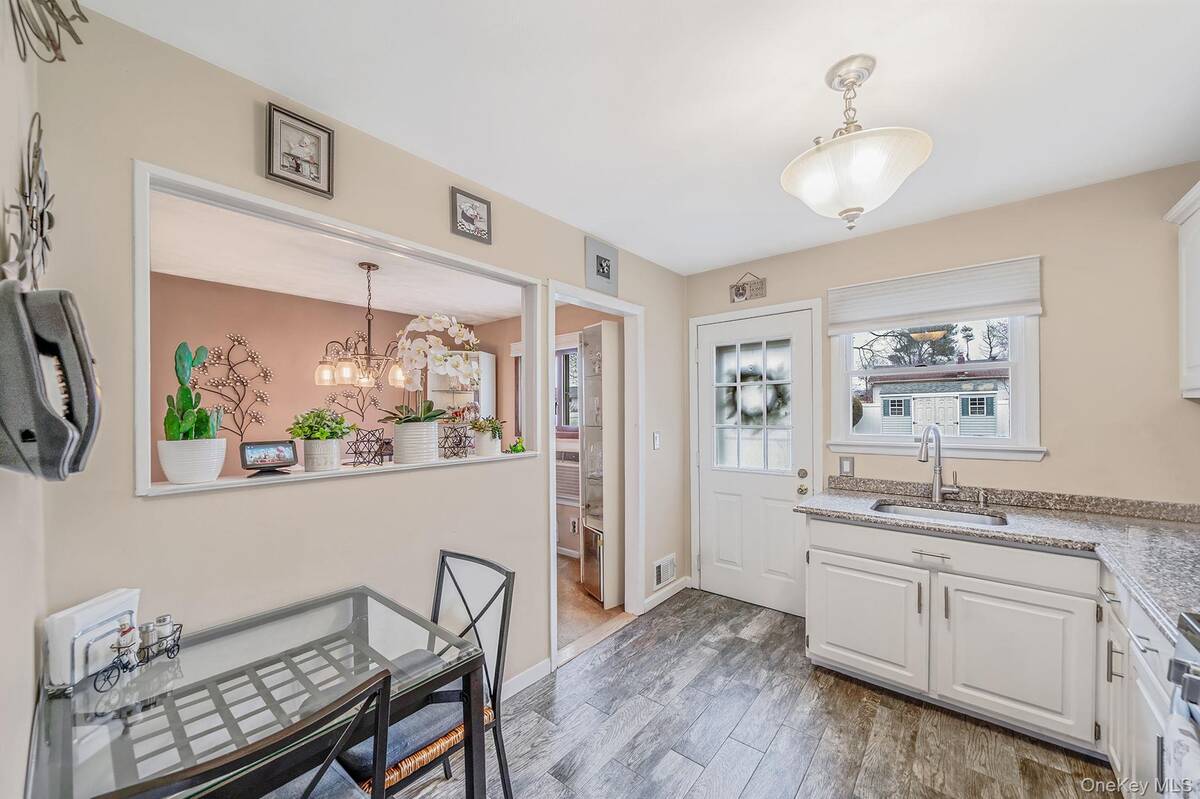 #4 photo, 141 Conerty Street, সাফোক কাউন্টি Brentwood , NY 11717