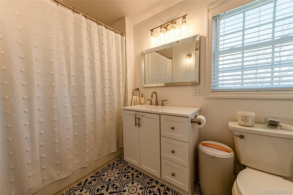 #17 photo, 36 West Boulevard, নাসাউ কাউন্টি East Rockaway , NY 11518