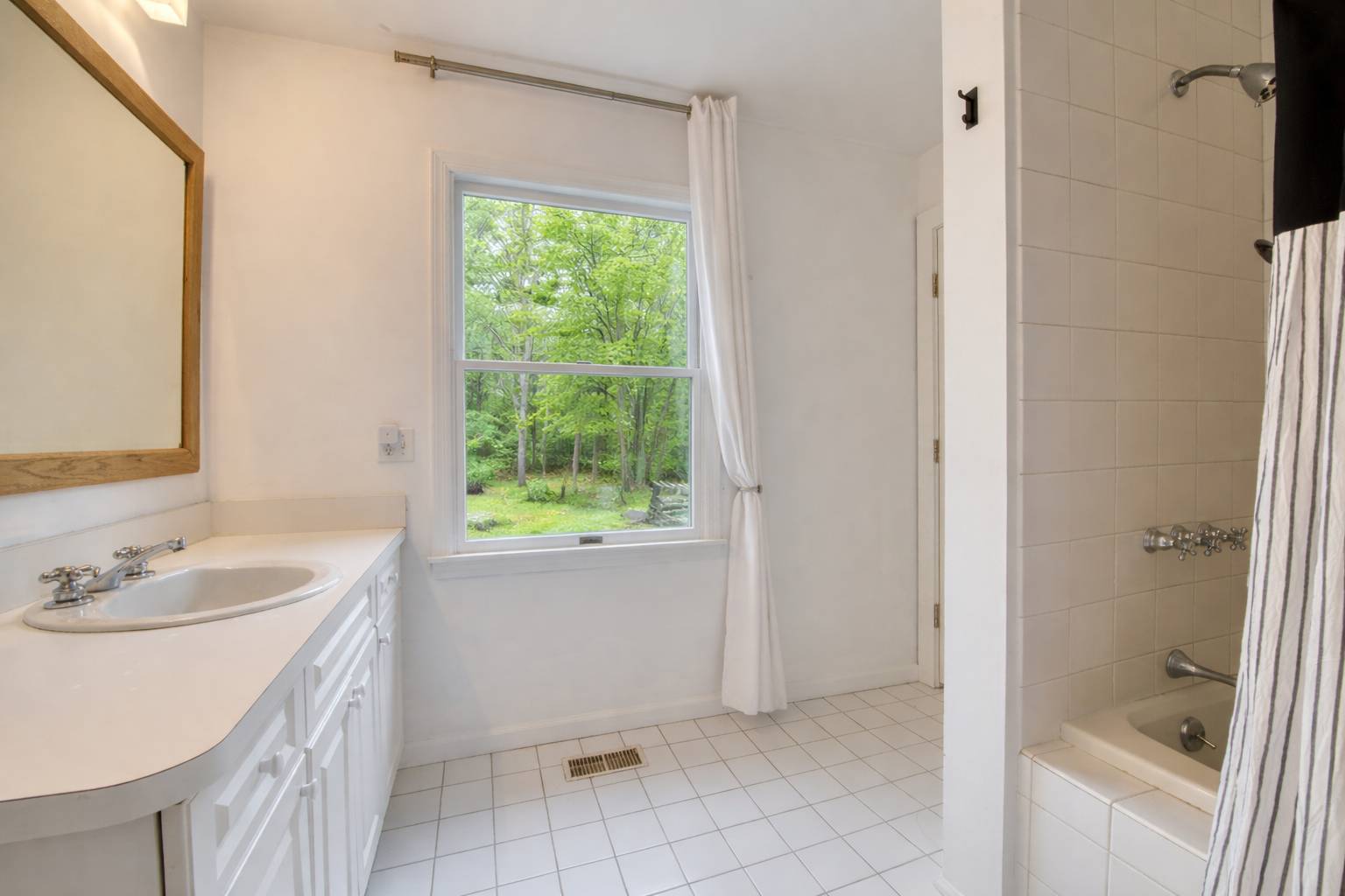 #6 photo, 51 Alewive Brook Road, সাফোক কাউন্টি East Hampton , NY 11937