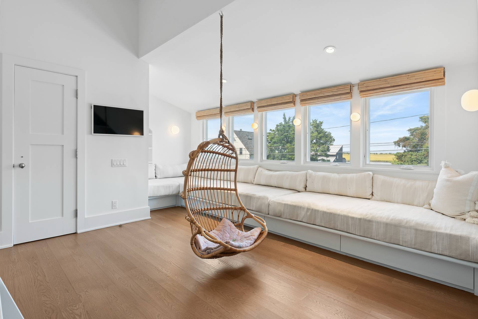 #11 photo, 210 Towd Point Road, מחוז סאפוק Southampton , NY 11968