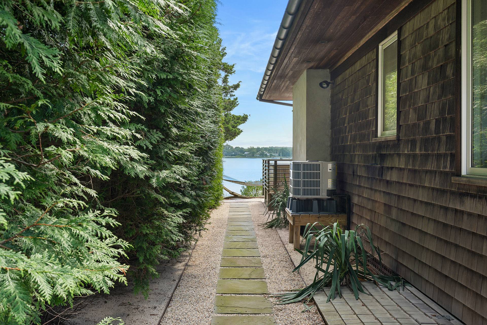 #14 photo, 210 Towd Point Road, מחוז סאפוק Southampton , NY 11968