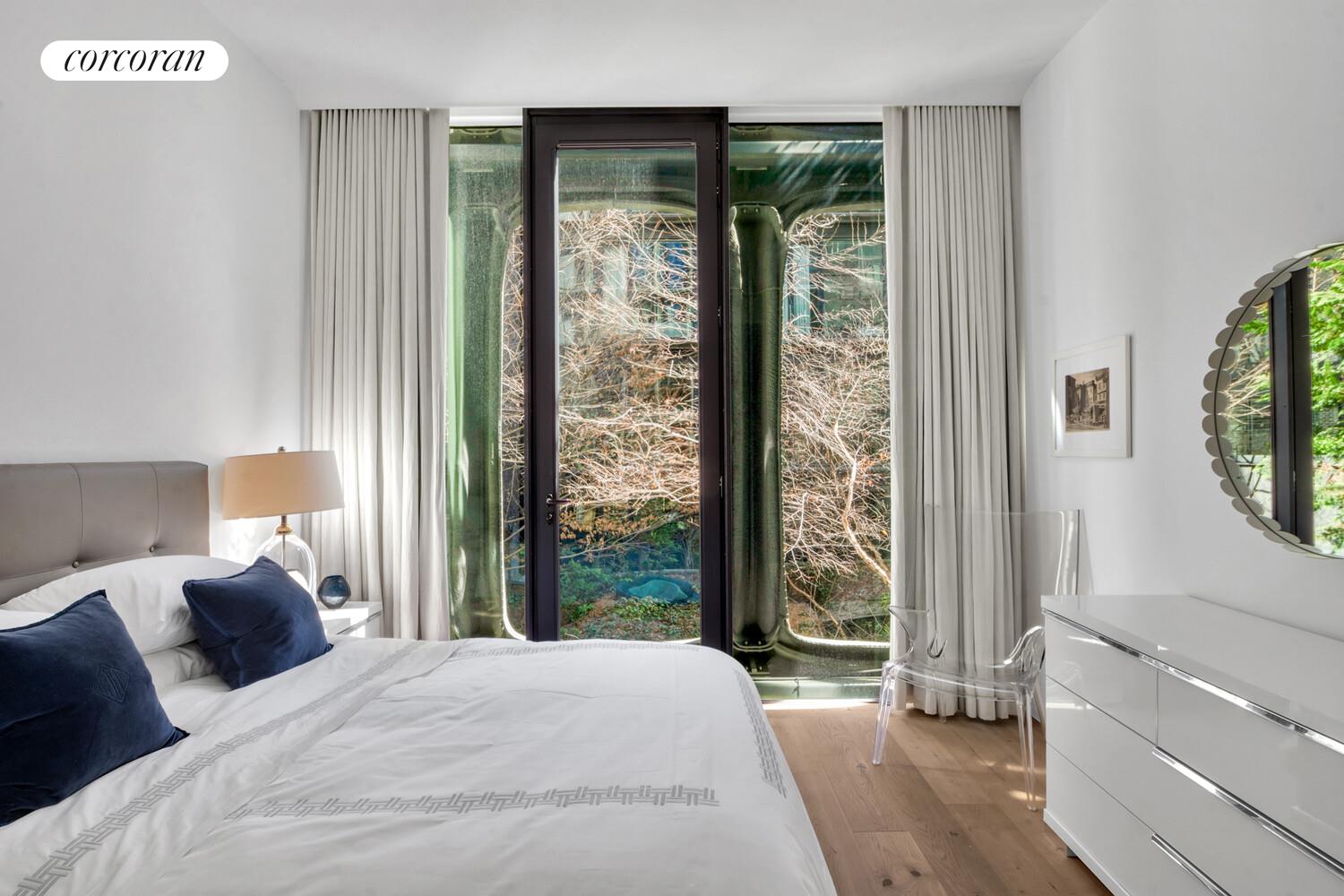 #17 photo, 325 W BROADWAY, SoHo , NY 10013