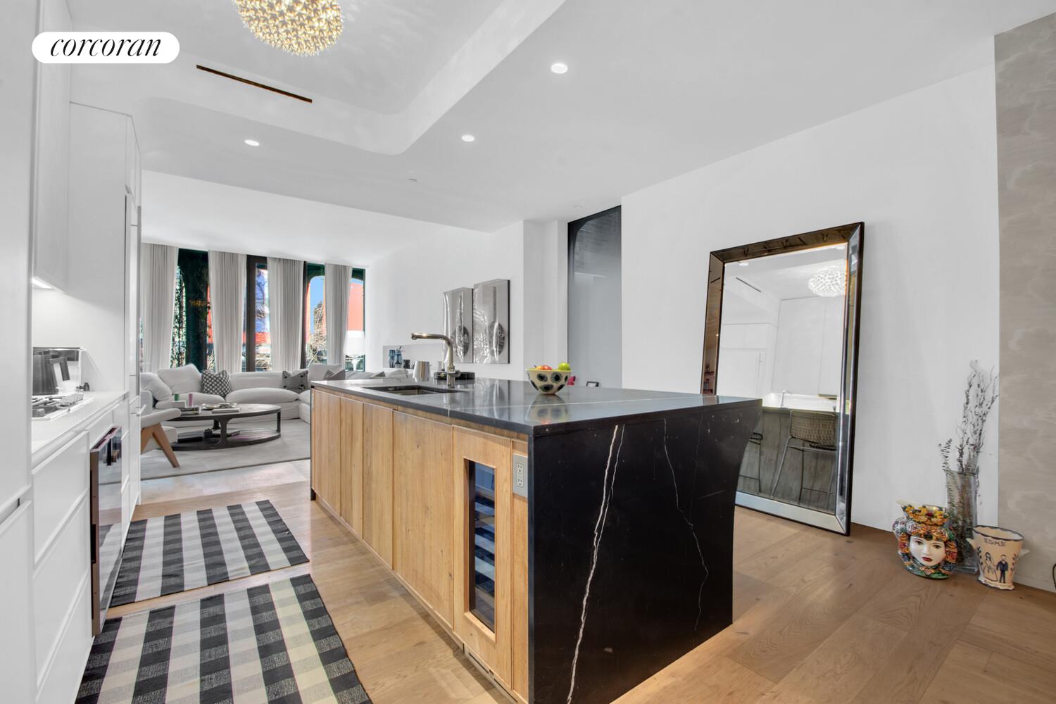 #7 photo, 325 W BROADWAY, SoHo , NY 10013