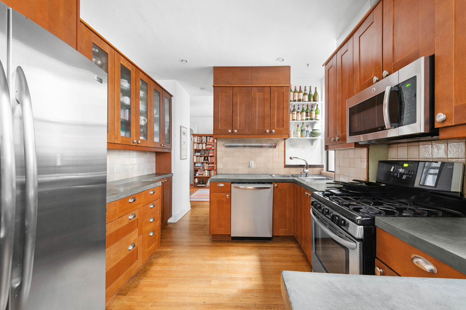 #10 photo, 532 W 111TH Street, ম্যানহাটন Morningside Heights , NY 10025