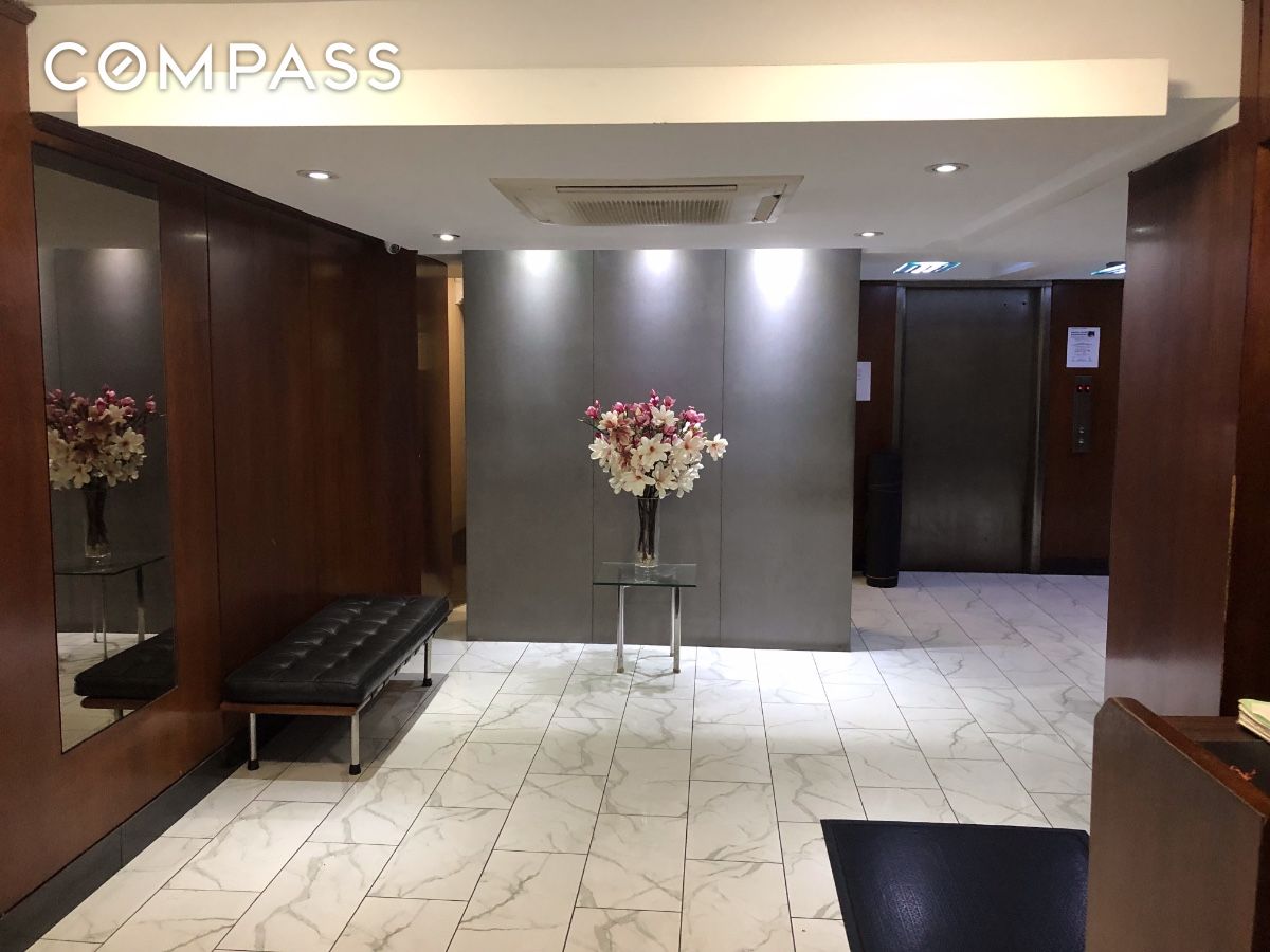 #11 photo, 335 E 51st Street, मैनहटन Midtown East , NY 10022