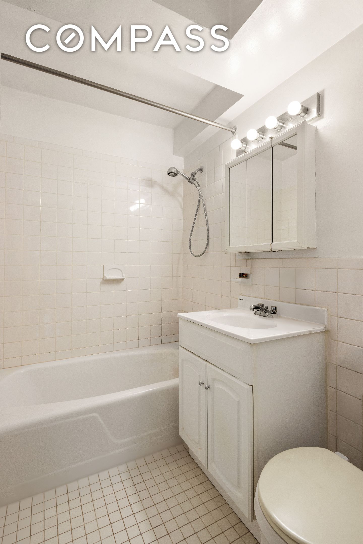 #9 photo, 335 E 51st Street, मैनहटन Midtown East , NY 10022