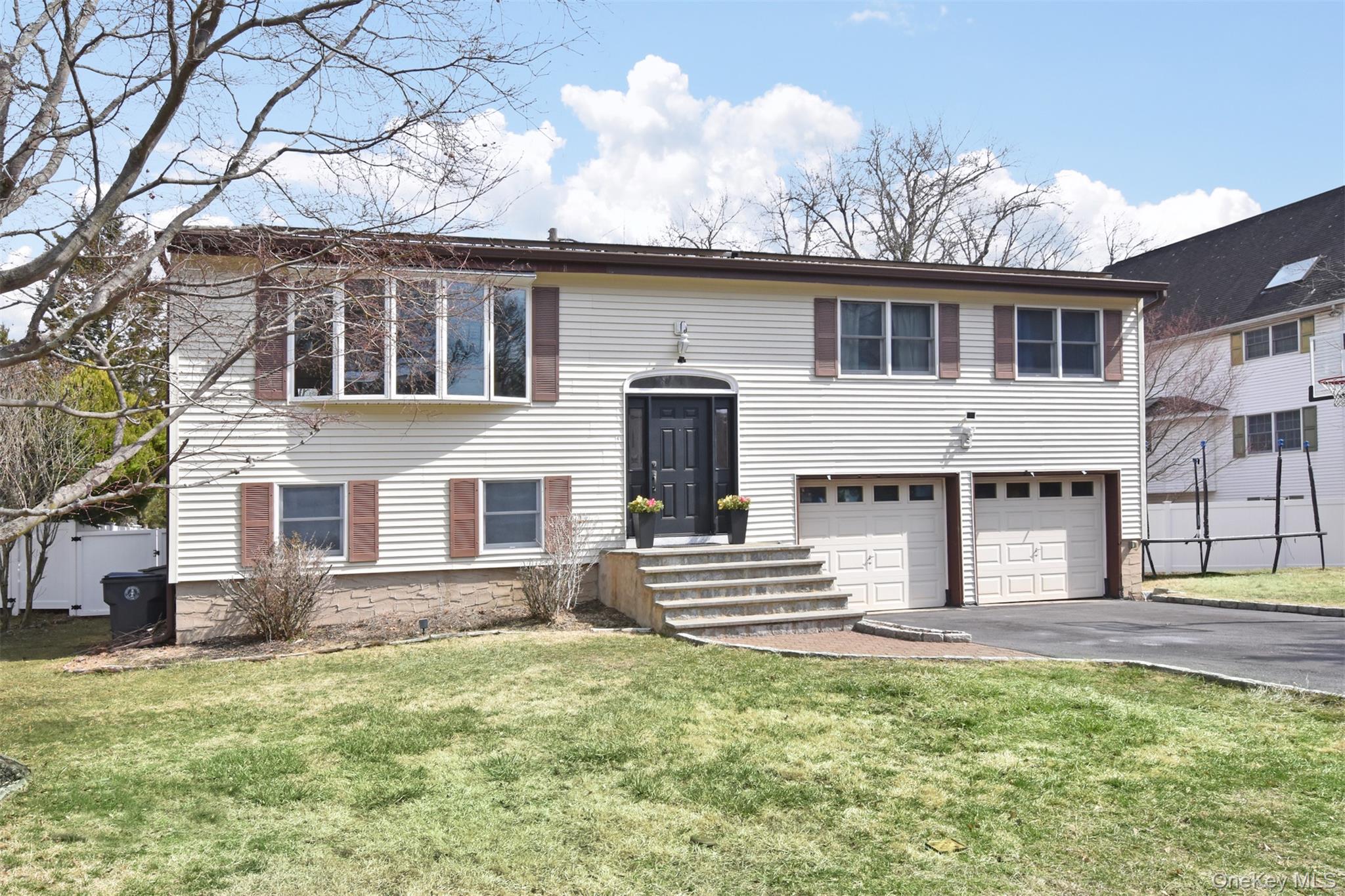 #2 photo, 4 Willow Lane, Irvington , NY 10533