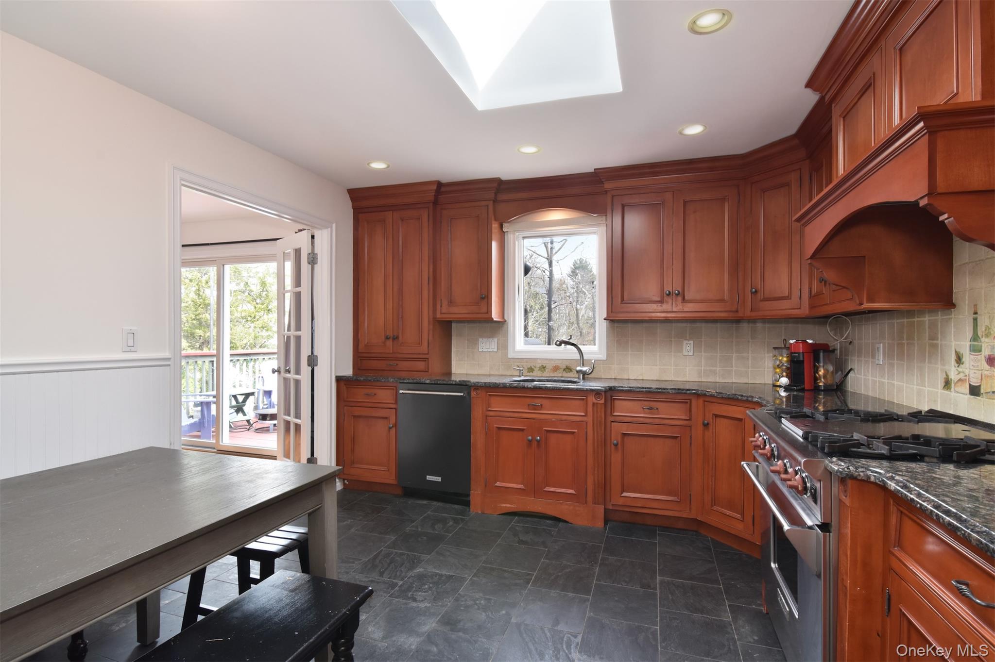 #9 photo, 4 Willow Lane, Irvington , NY 10533