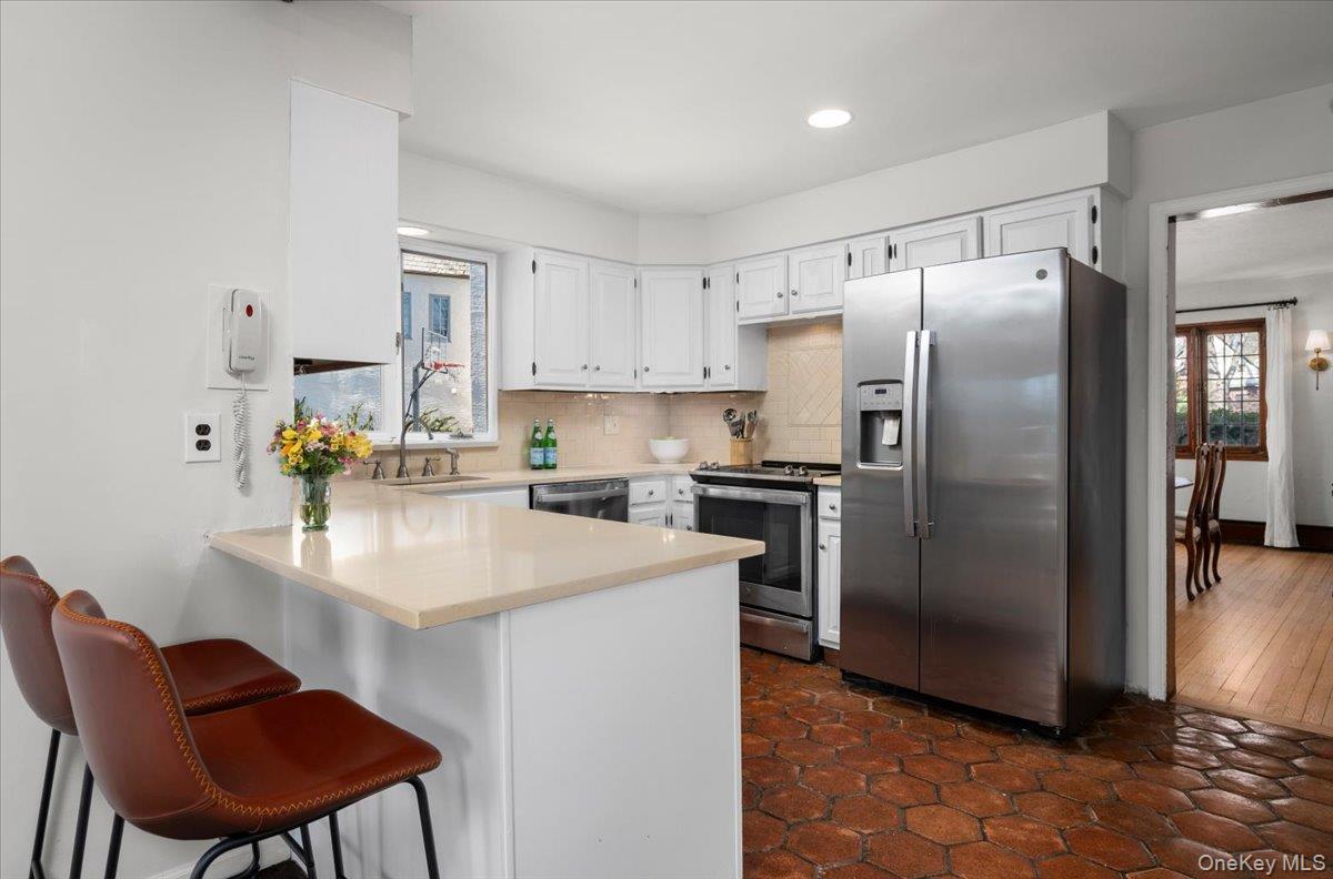 #11 photo, 7 Acorn Lane, Larchmont , NY 10538