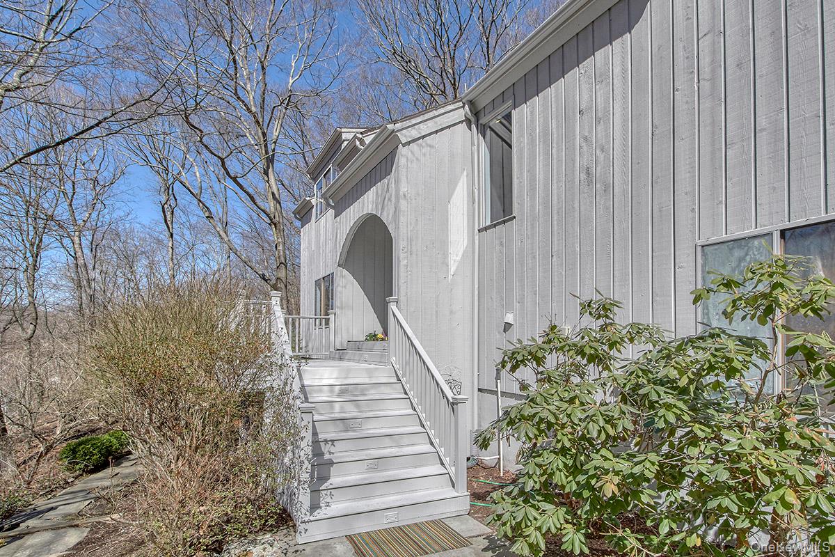 #3 photo, 25 Longview Lane, Chappaqua , NY 10514