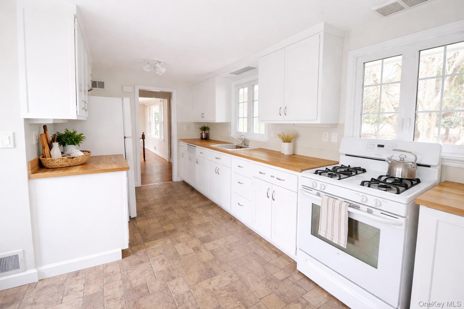 #10 photo, 3 N Lake Road, Armonk , NY 10504