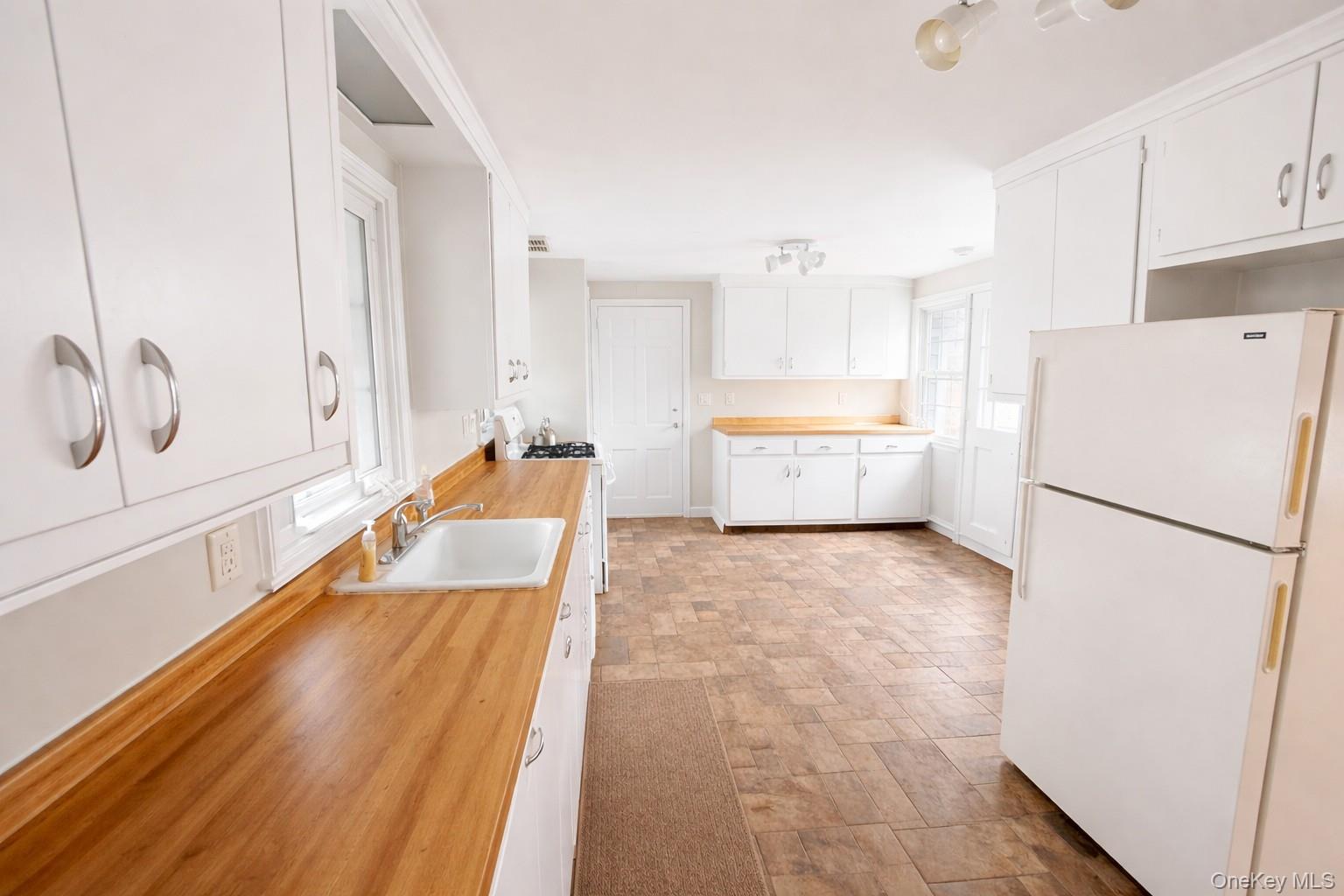 #11 photo, 3 N Lake Road, Armonk , NY 10504