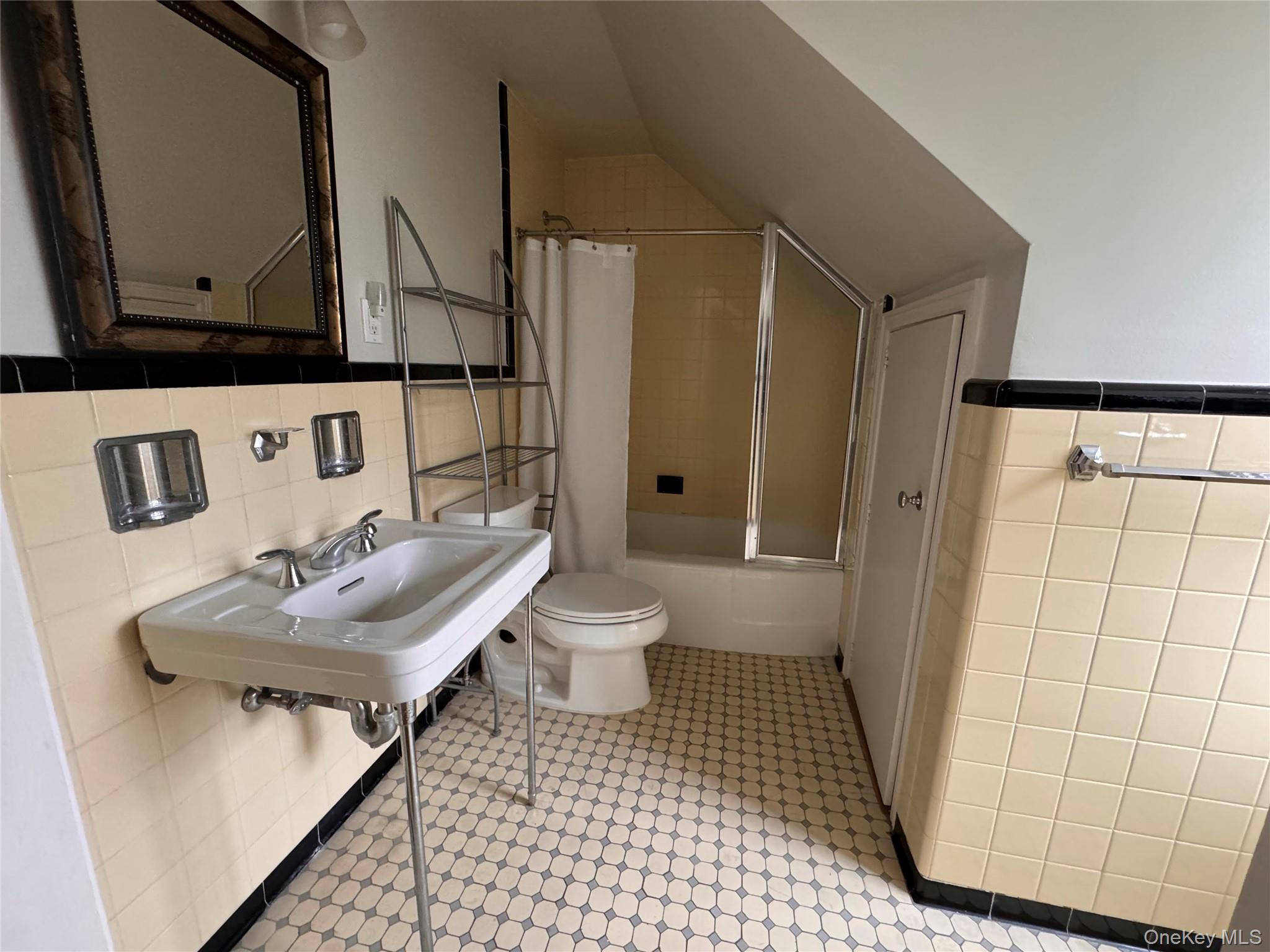 #17 photo, 3 N Lake Road, Armonk , NY 10504