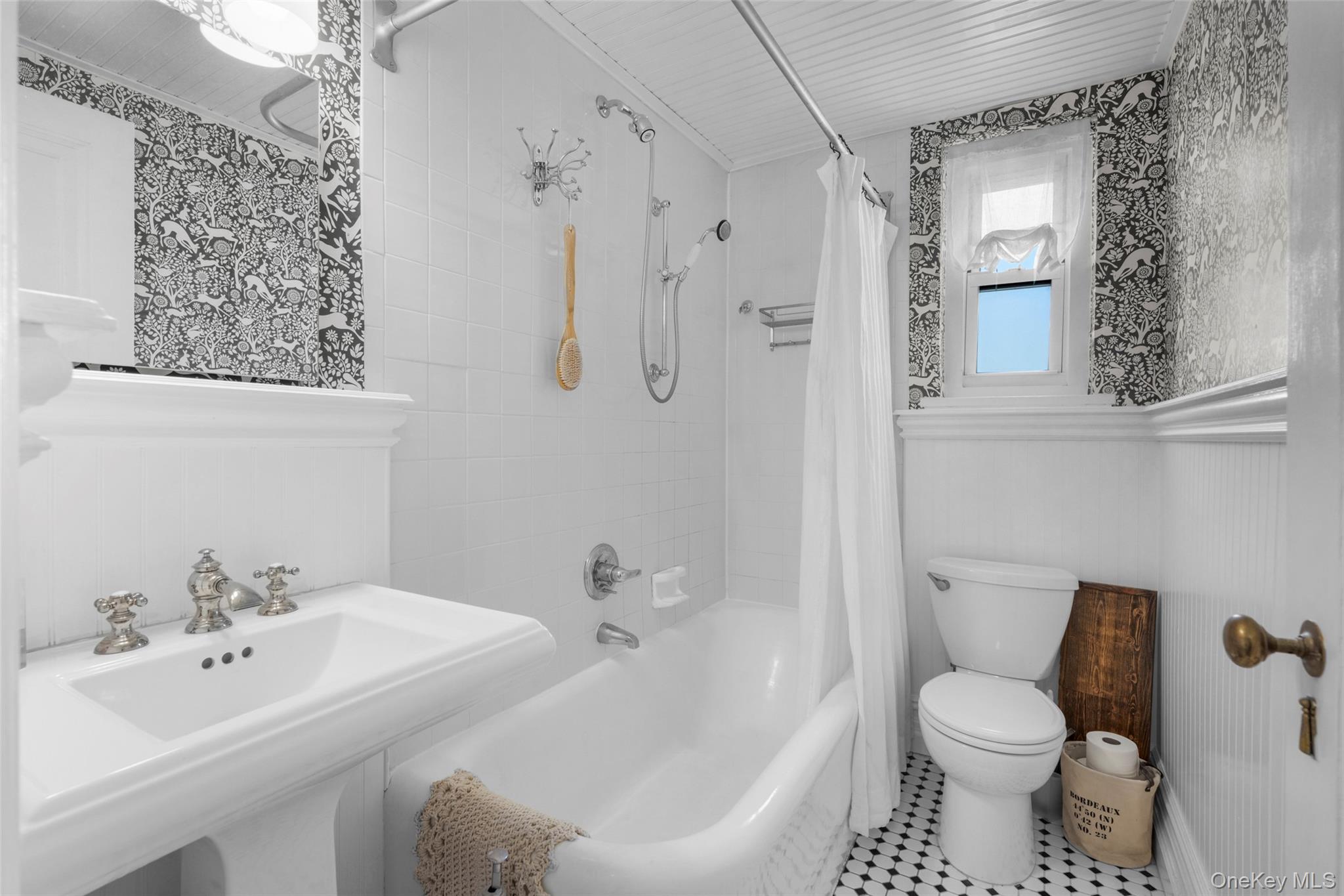 #19 photo, 910 Stuart Avenue, Mamaroneck , NY 10543