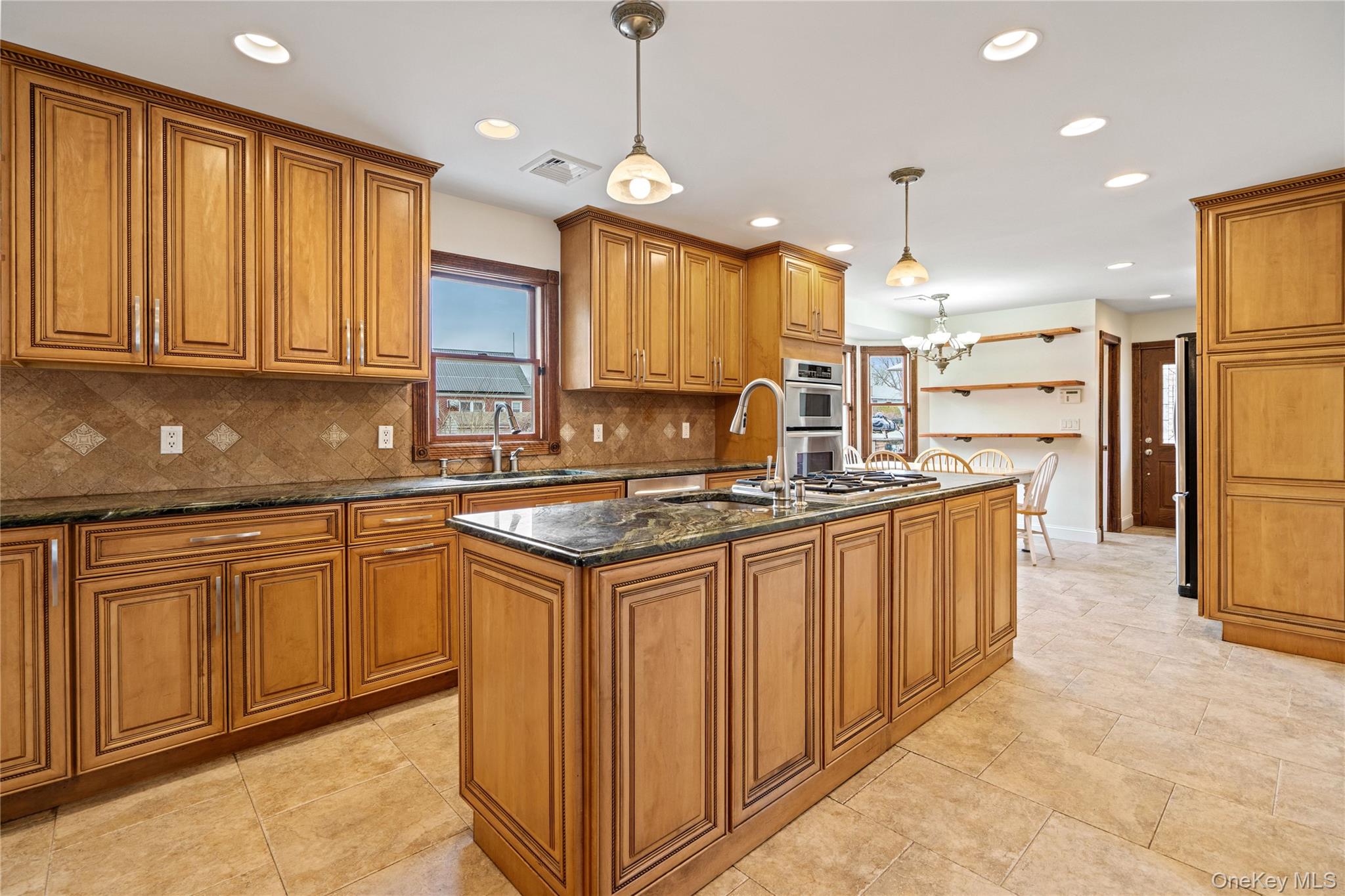 #13 photo, 303 Sherbrooke Road, সাফোক কাউন্টি Lindenhurst , NY 11757