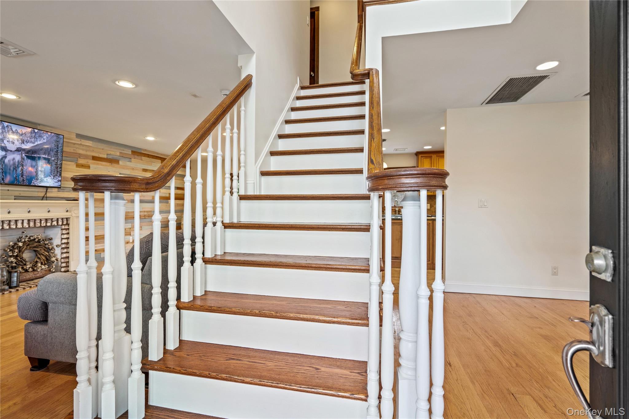 #4 photo, 303 Sherbrooke Road, সাফোক কাউন্টি Lindenhurst , NY 11757