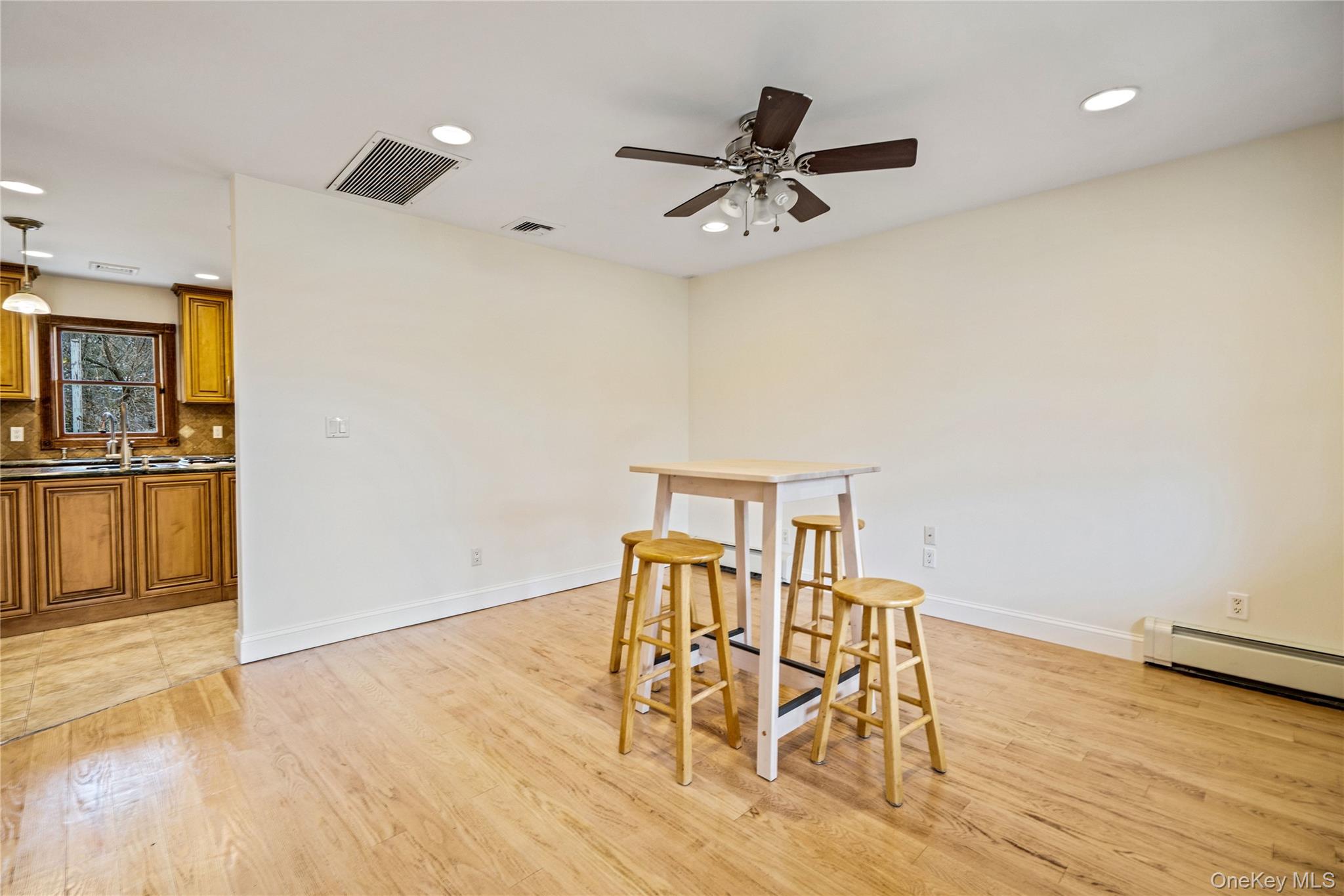 #6 photo, 303 Sherbrooke Road, সাফোক কাউন্টি Lindenhurst , NY 11757