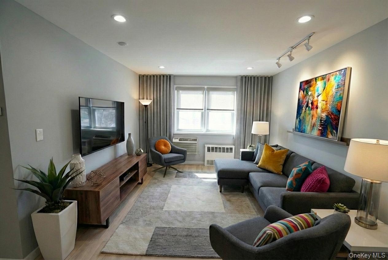 #1 photo, 66-92 Selfridge Street, কুইন্‌স Forest Hills , NY 11375