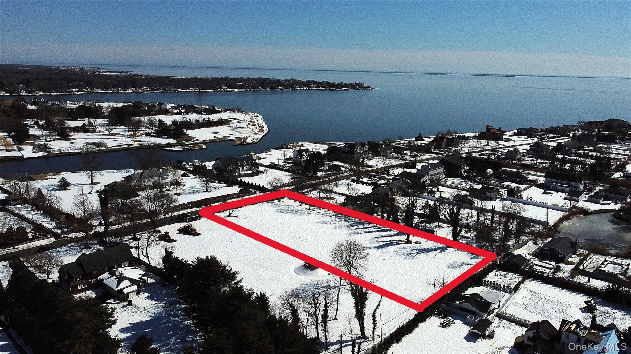 #1 photo, 100 Awixa Avenue, সাফোক কাউন্টি Bay Shore , NY 11706