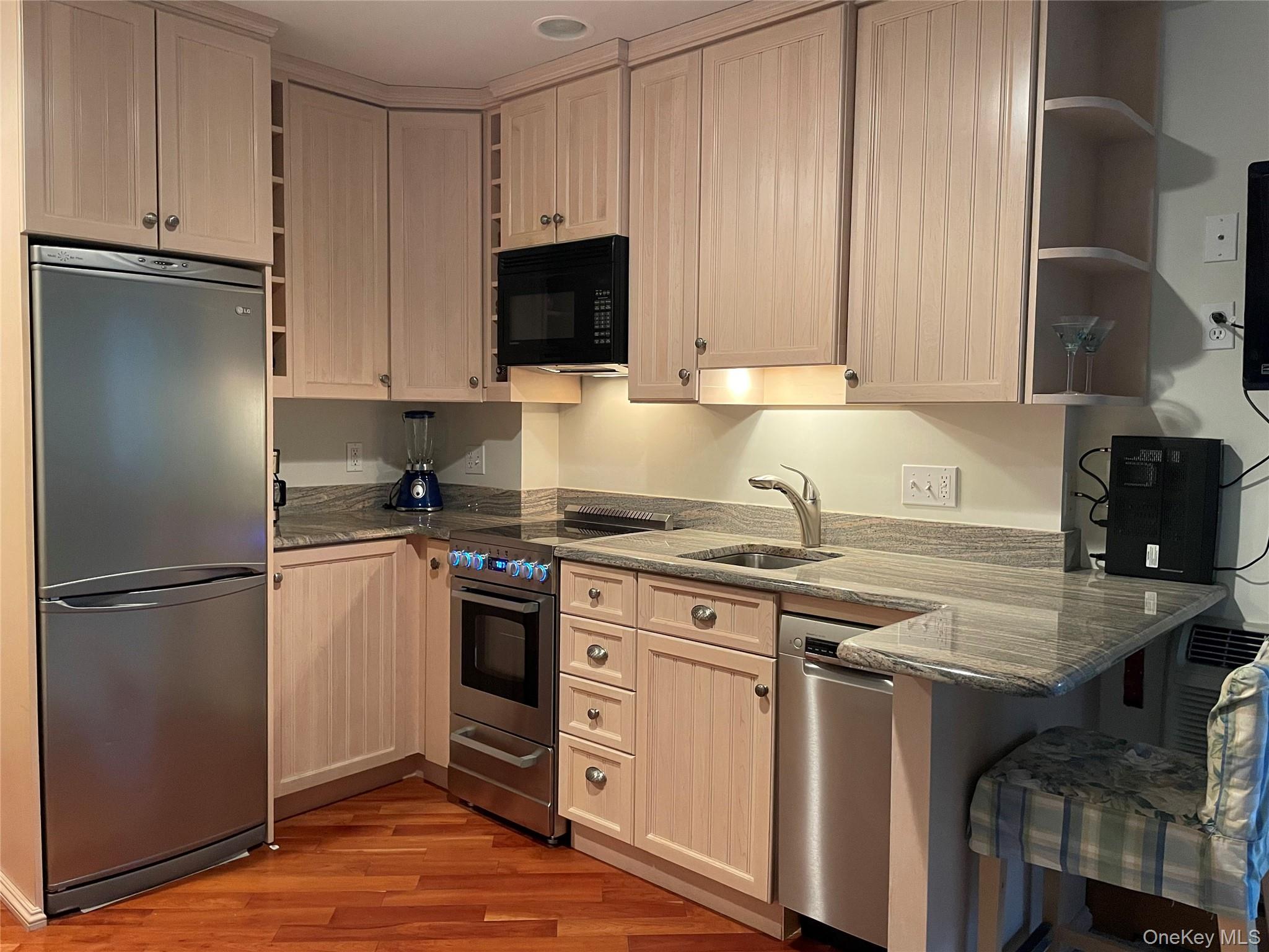 #2 photo, 13 Winthrop Road, 롱 아일랜드 Shelter Island Heights , NY 11964