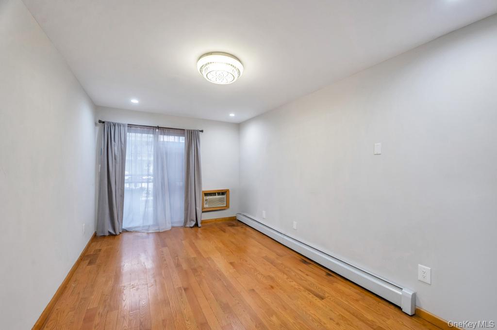 #5 photo, 4211 108th Street, কুইন্‌স Corona , NY 11368