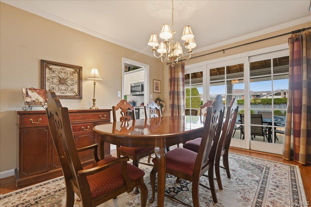 #10 photo, 2037 Stratford Drive, वेस्टबरी Westbury , NY 11590