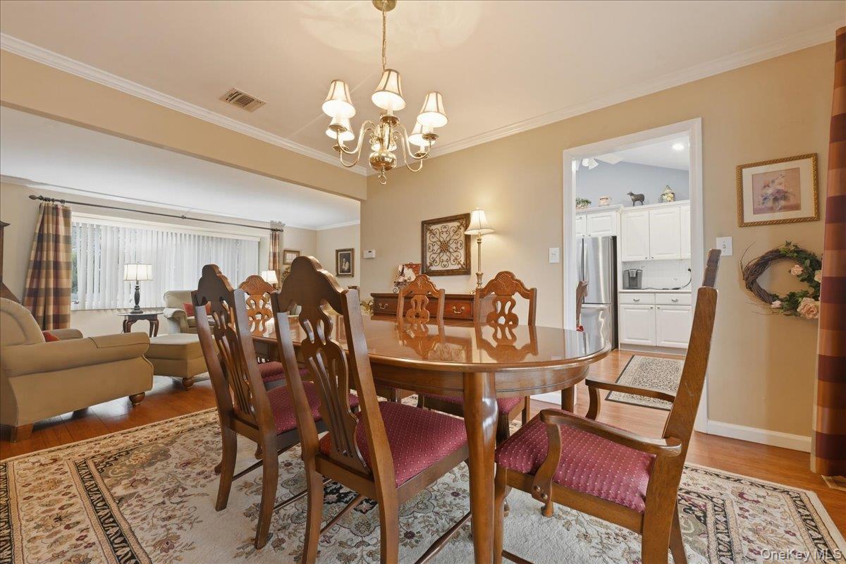 #11 photo, 2037 Stratford Drive, वेस्टबरी Westbury , NY 11590