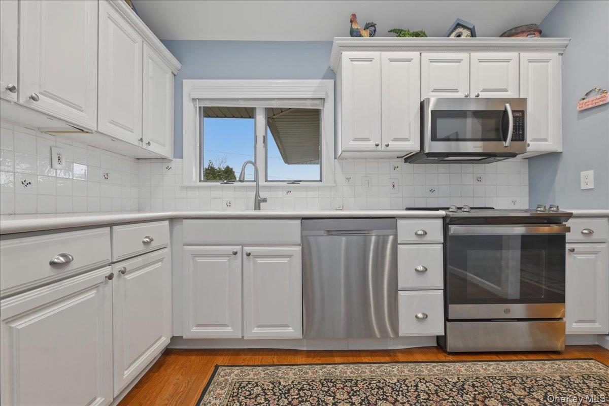 #13 photo, 2037 Stratford Drive, वेस्टबरी Westbury , NY 11590