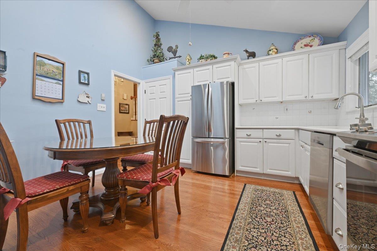 #14 photo, 2037 Stratford Drive, वेस्टबरी Westbury , NY 11590