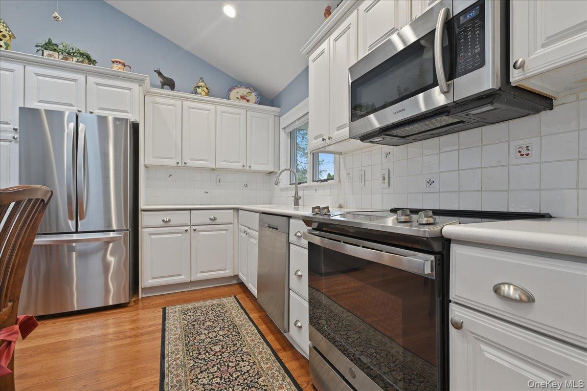 #15 photo, 2037 Stratford Drive, वेस्टबरी Westbury , NY 11590