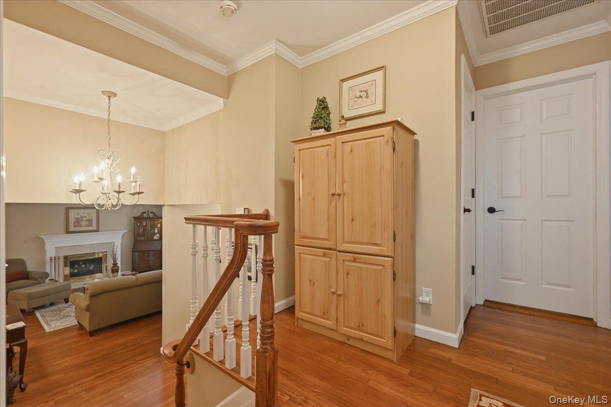 #16 photo, 2037 Stratford Drive, वेस्टबरी Westbury , NY 11590