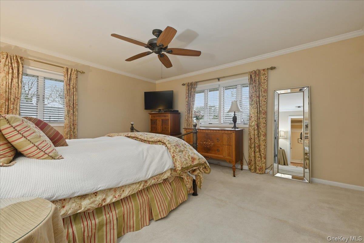 #17 photo, 2037 Stratford Drive, वेस्टबरी Westbury , NY 11590