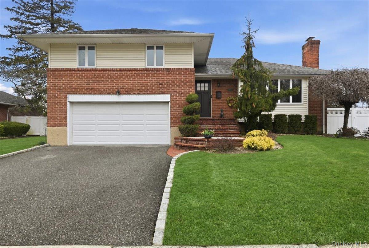 #2 photo, 2037 Stratford Drive, वेस्टबरी Westbury , NY 11590