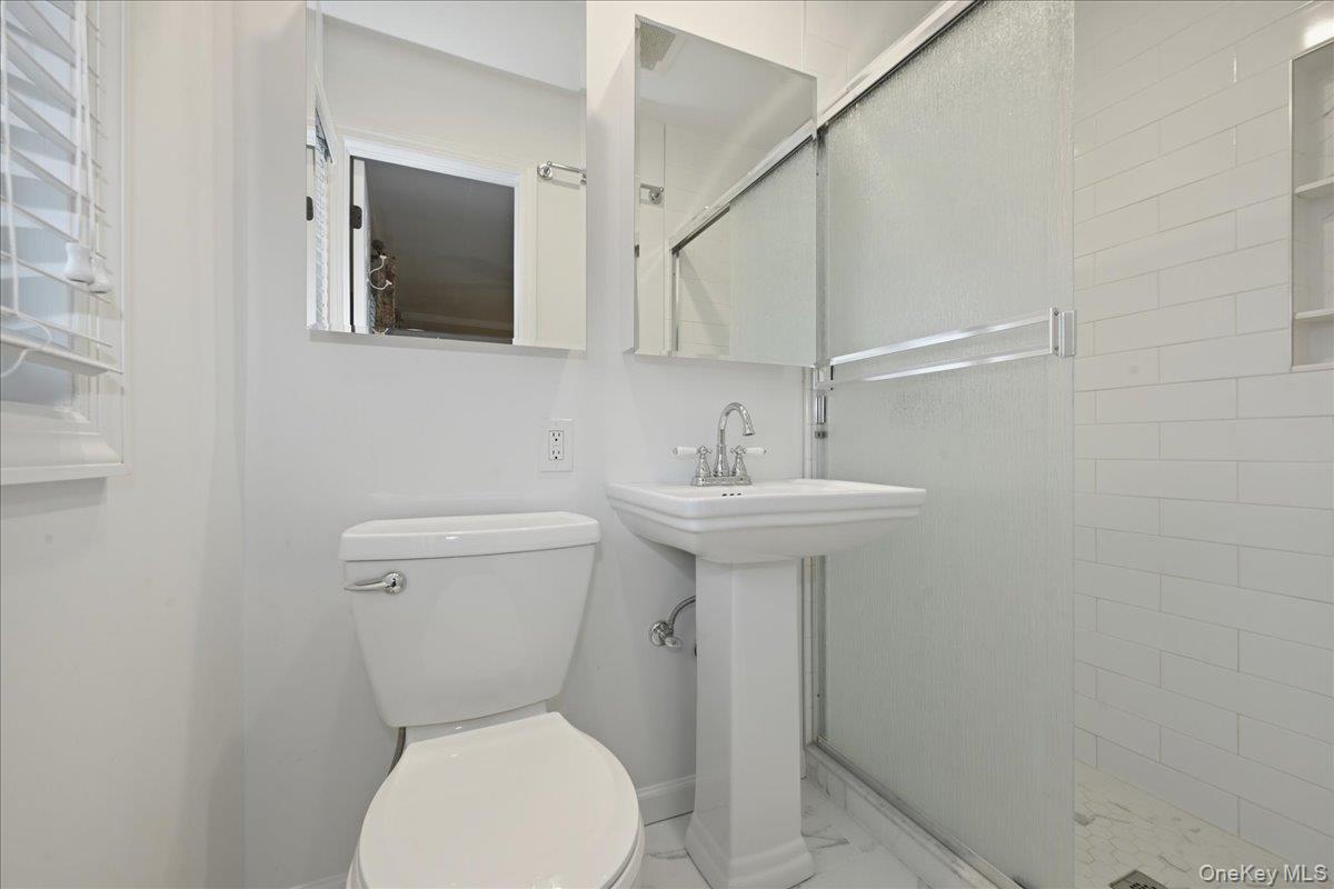 #20 photo, 2037 Stratford Drive, वेस्टबरी Westbury , NY 11590