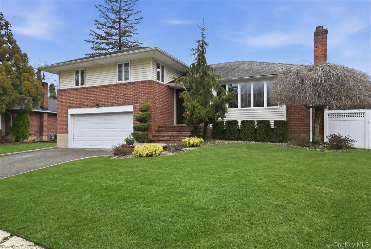 #3 photo, 2037 Stratford Drive, वेस्टबरी Westbury , NY 11590