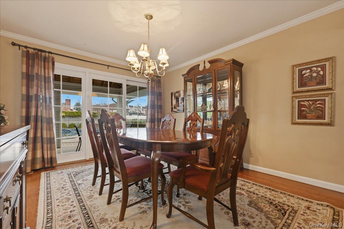 #9 photo, 2037 Stratford Drive, वेस्टबरी Westbury , NY 11590