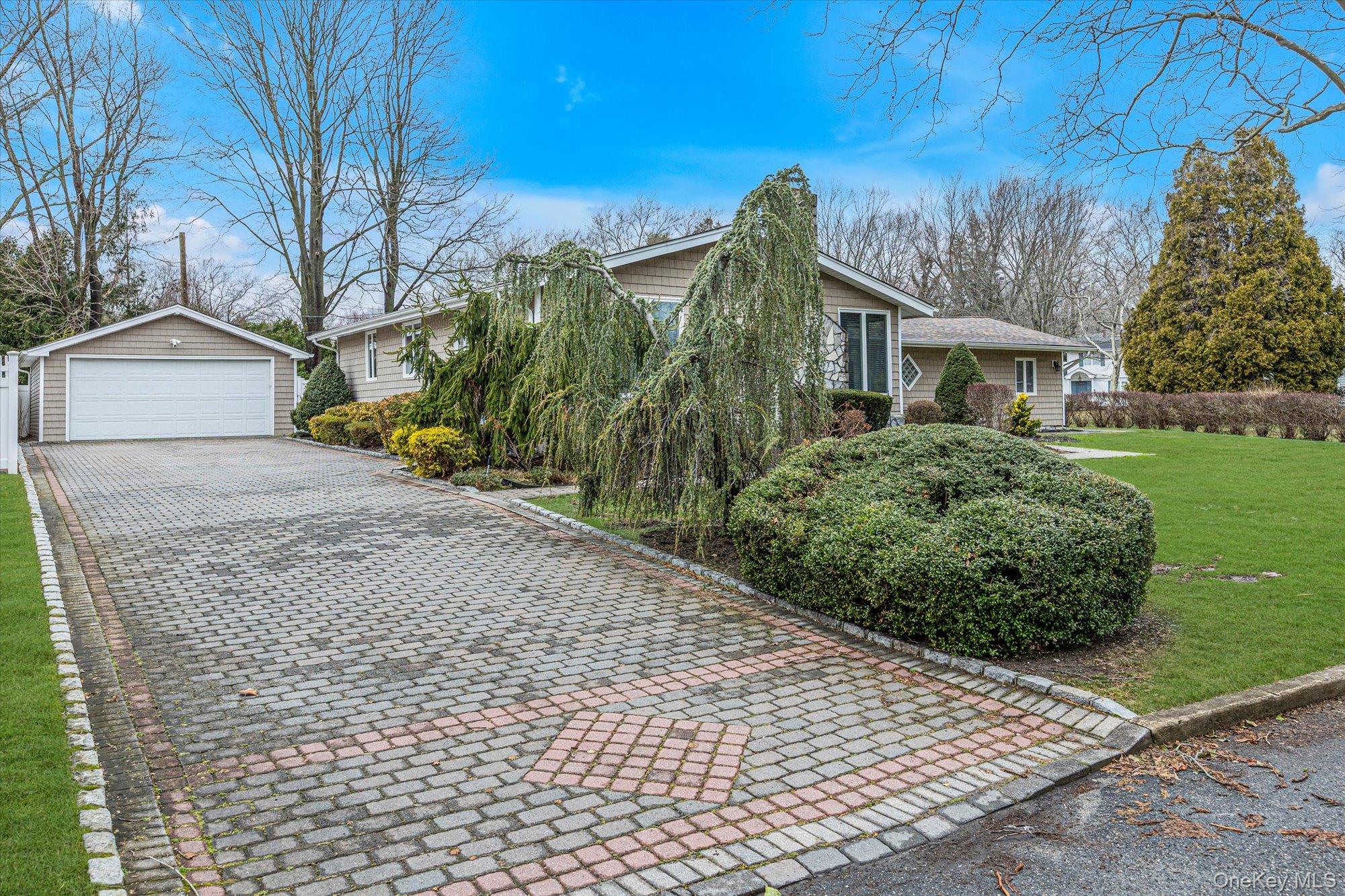 #2 photo, 9 Lauren Avenue, सफ़ोक काउंटी Dix Hills , NY 11746