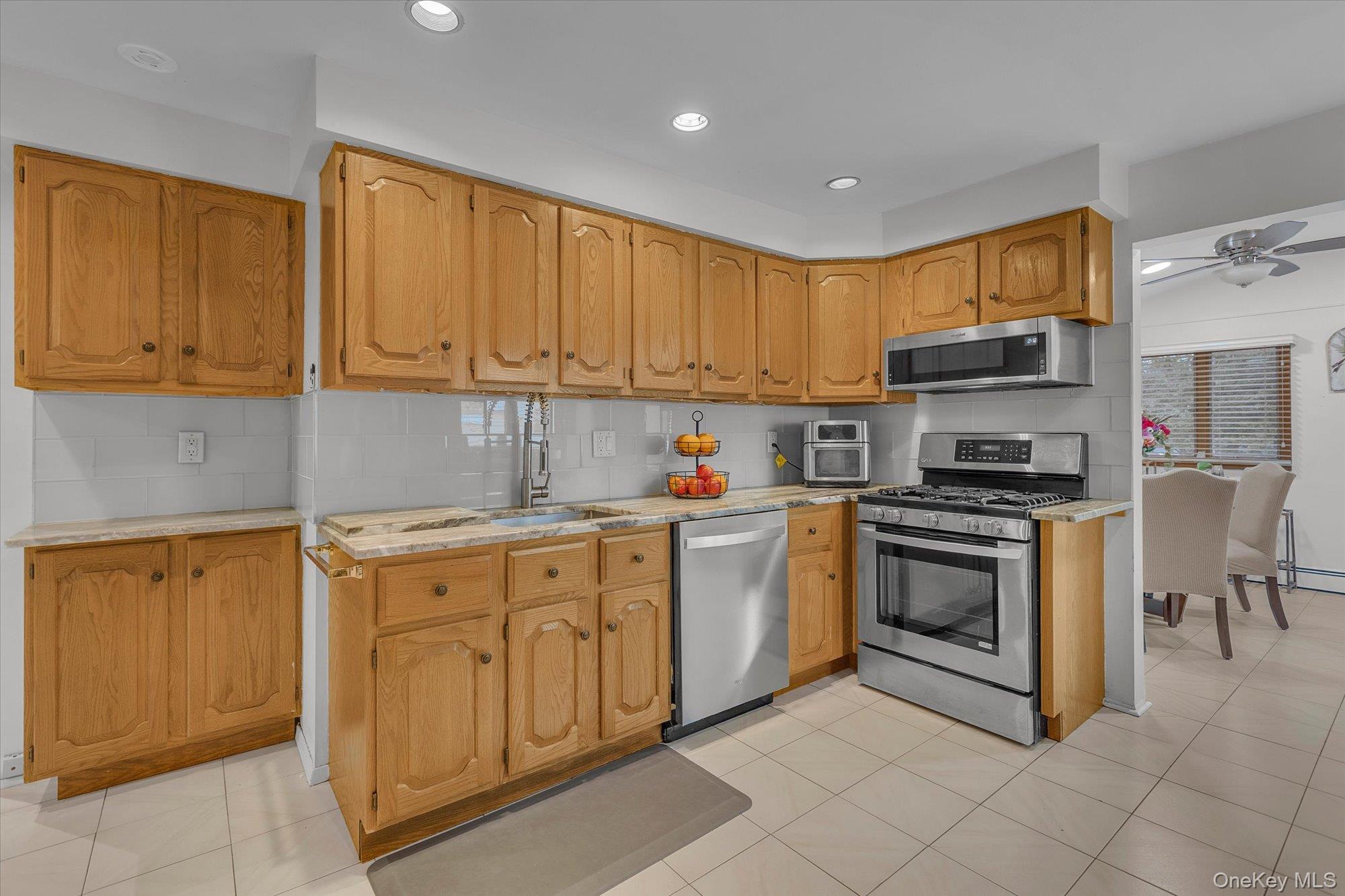 #7 photo, 9 Lauren Avenue, सफ़ोक काउंटी Dix Hills , NY 11746