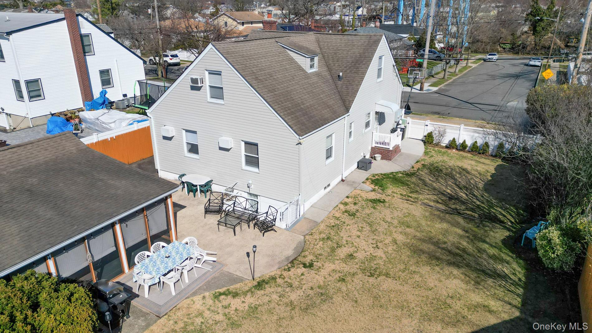 #2 photo, 380 Doris Avenue, 롱 아일랜드 Franklin Square , NY 11010