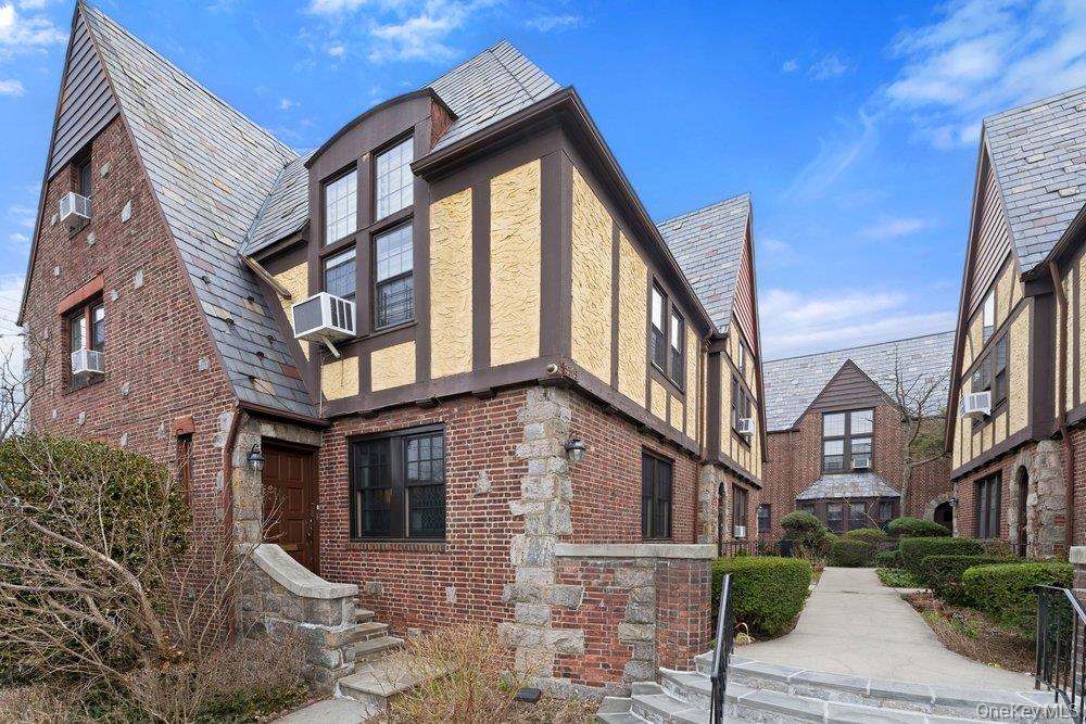 #1 photo, 35-05 167th Street, फ्लशिंग Flushing , NY 11358