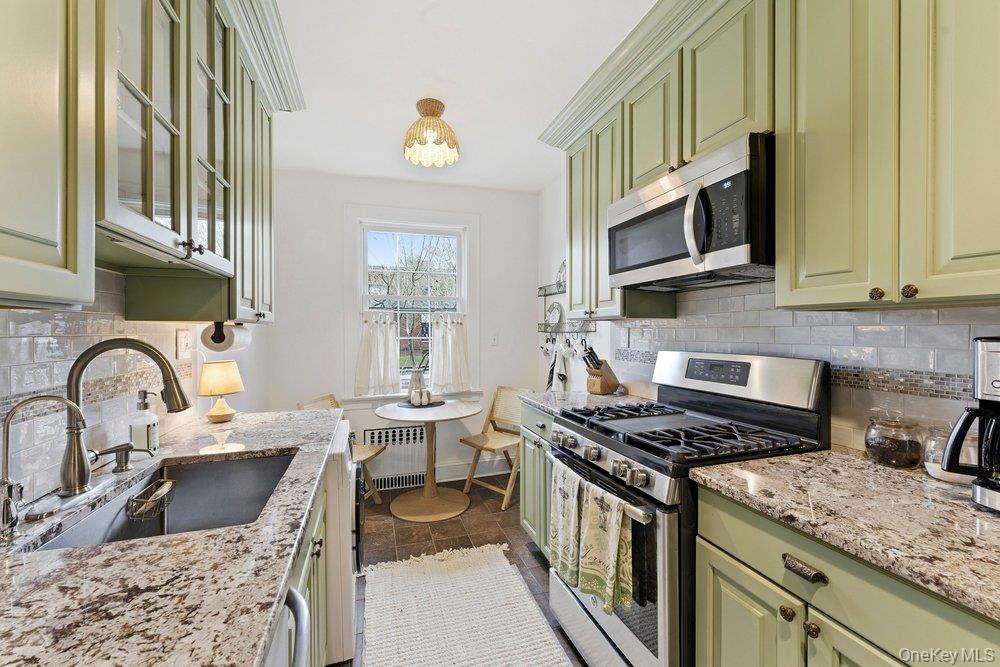 #7 photo, 35-05 167th Street, फ्लशिंग Flushing , NY 11358