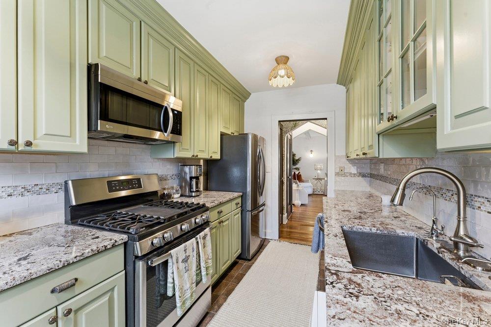 #8 photo, 35-05 167th Street, फ्लशिंग Flushing , NY 11358